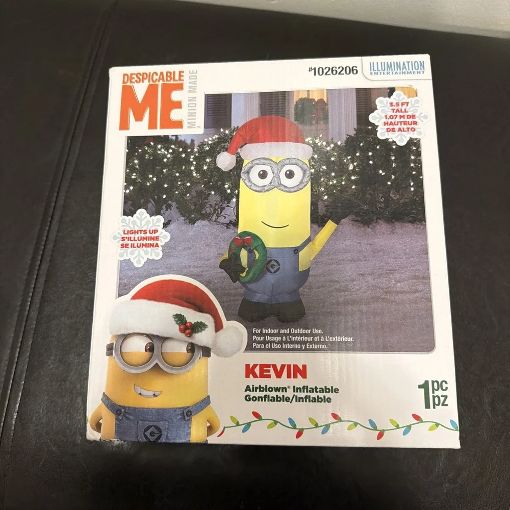 Despicable Me Minion Christmas Inflatable 3.5FT Santa Hat Wreath Yard Decor